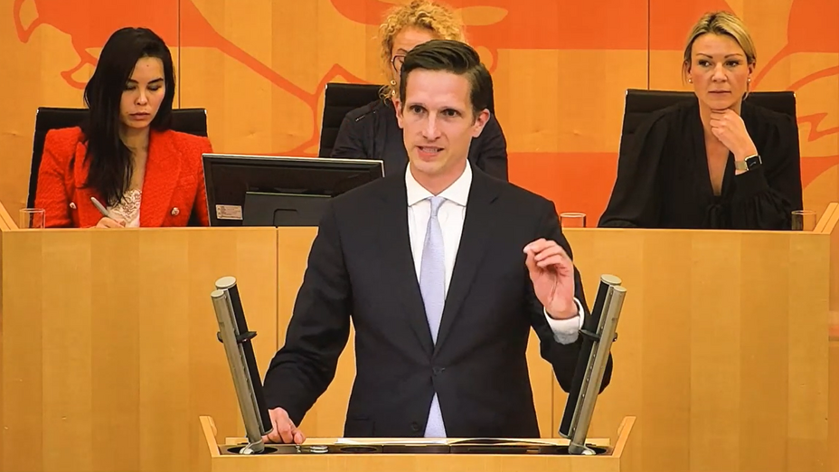 Finanzstaatssekretär Dr. Till Kaesbach zur Lage der Steuerverwaltung und KI-Bot Maxi