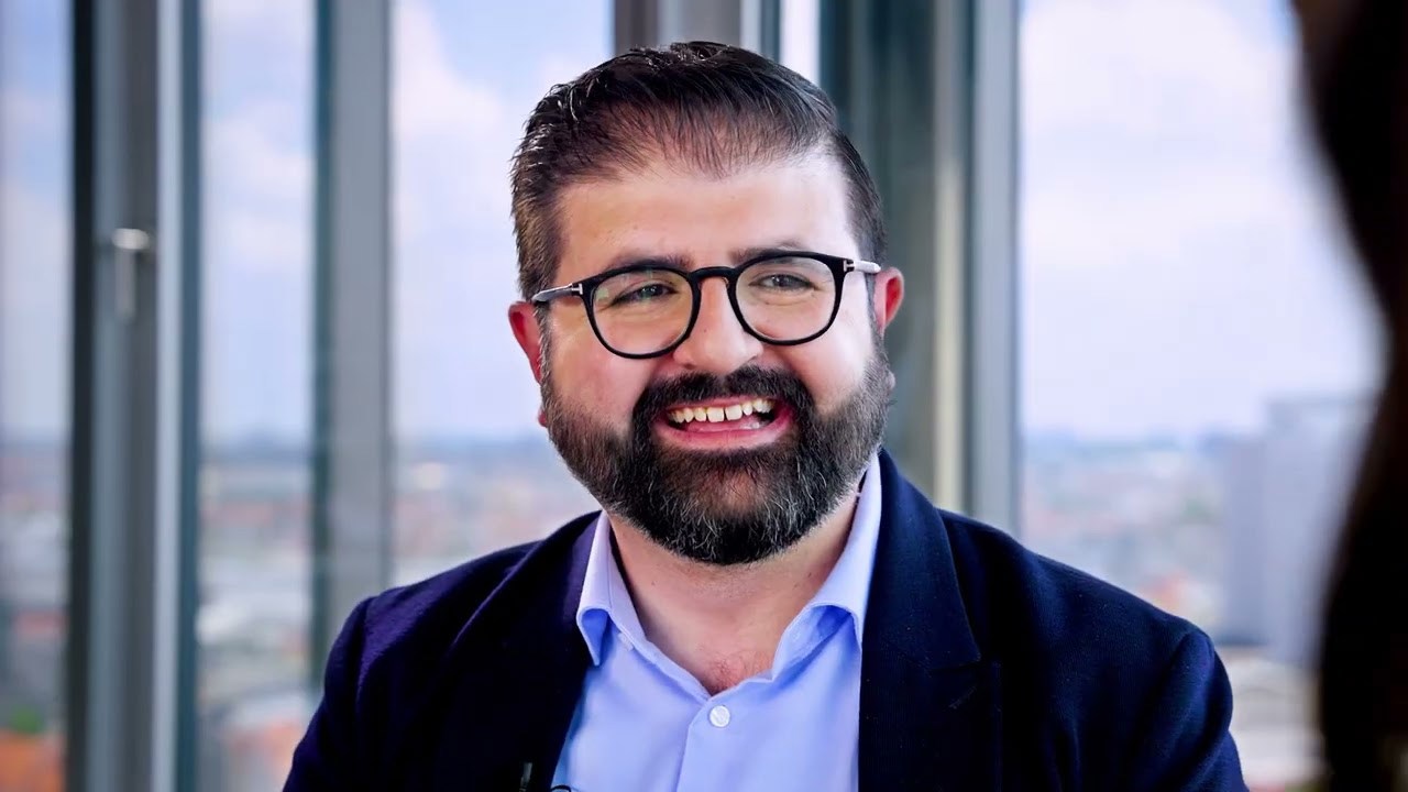 Aufbau einer zentralen Transparenz über globale Zolldaten. - Mario Urso & Madalina Munteanu