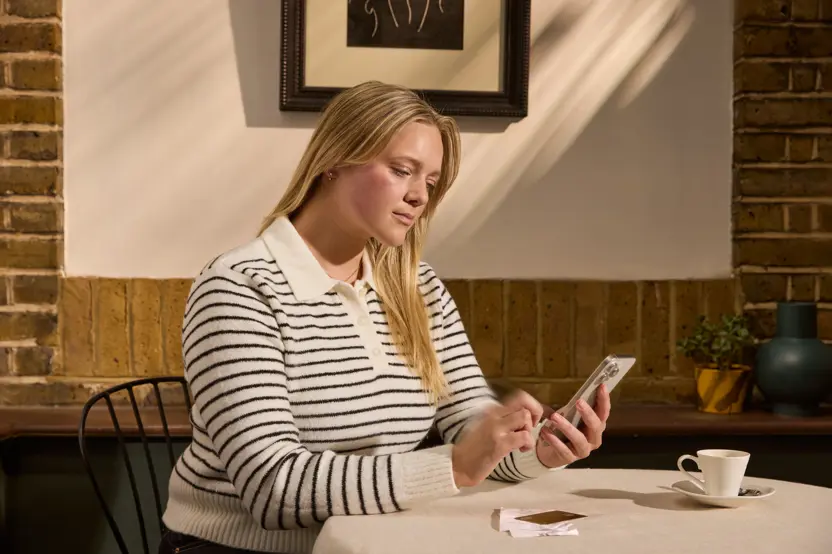 Qonto_Cafe_Setup1_01_225_Blur_4